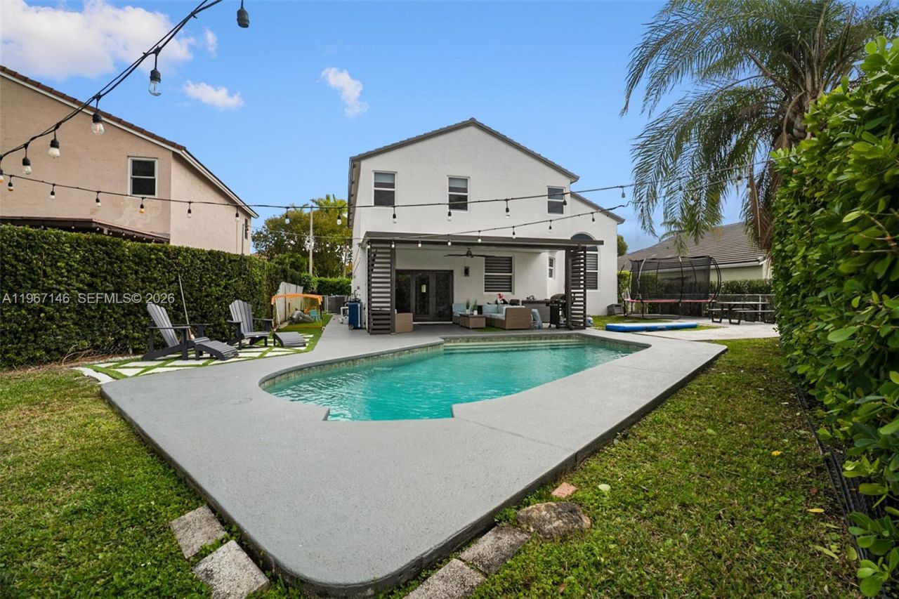 1034 NW 184th Way , Pembroke Pines, FL 33029 Photo