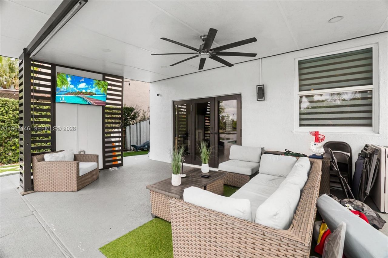 1034 NW 184th Way , Pembroke Pines, FL 33029 Photo