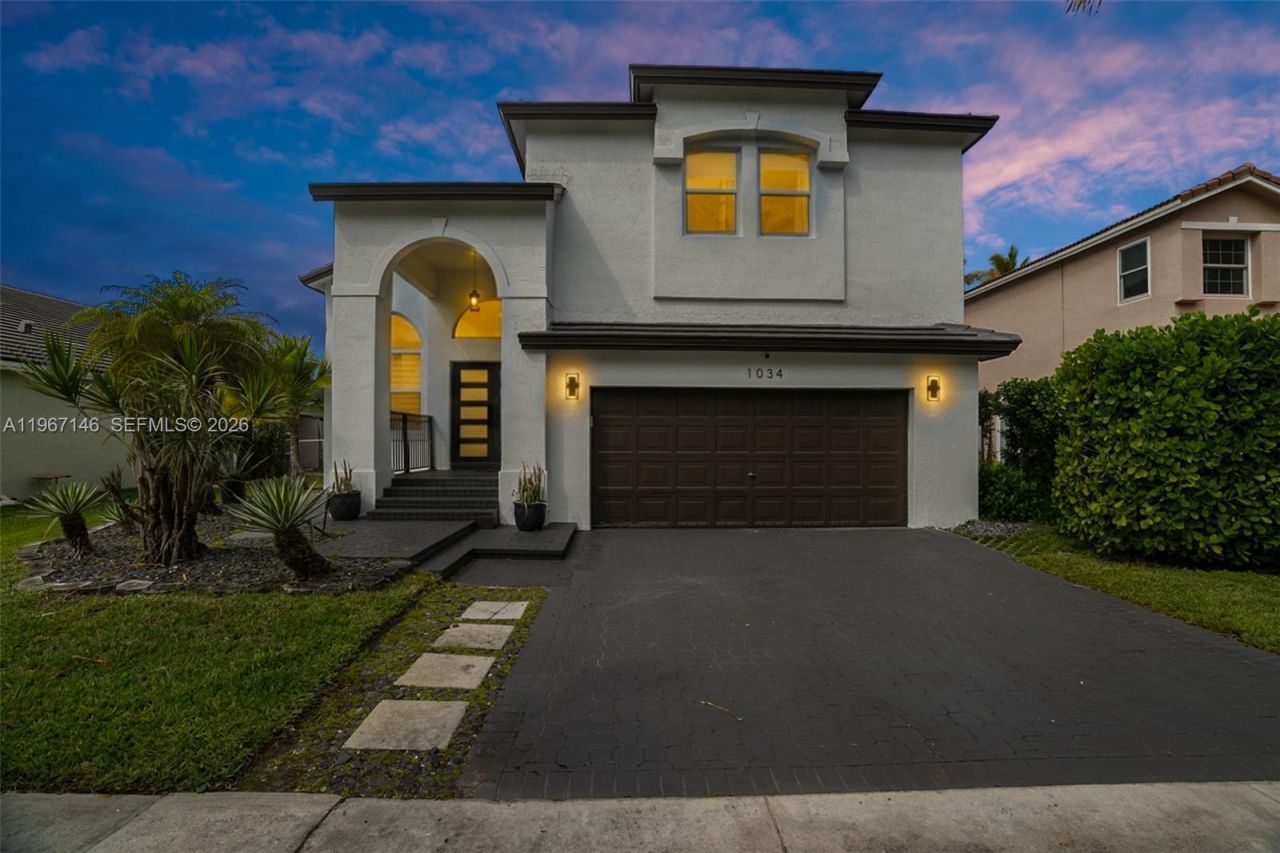 1034 NW 184th Way , Pembroke Pines, FL 33029 Photo