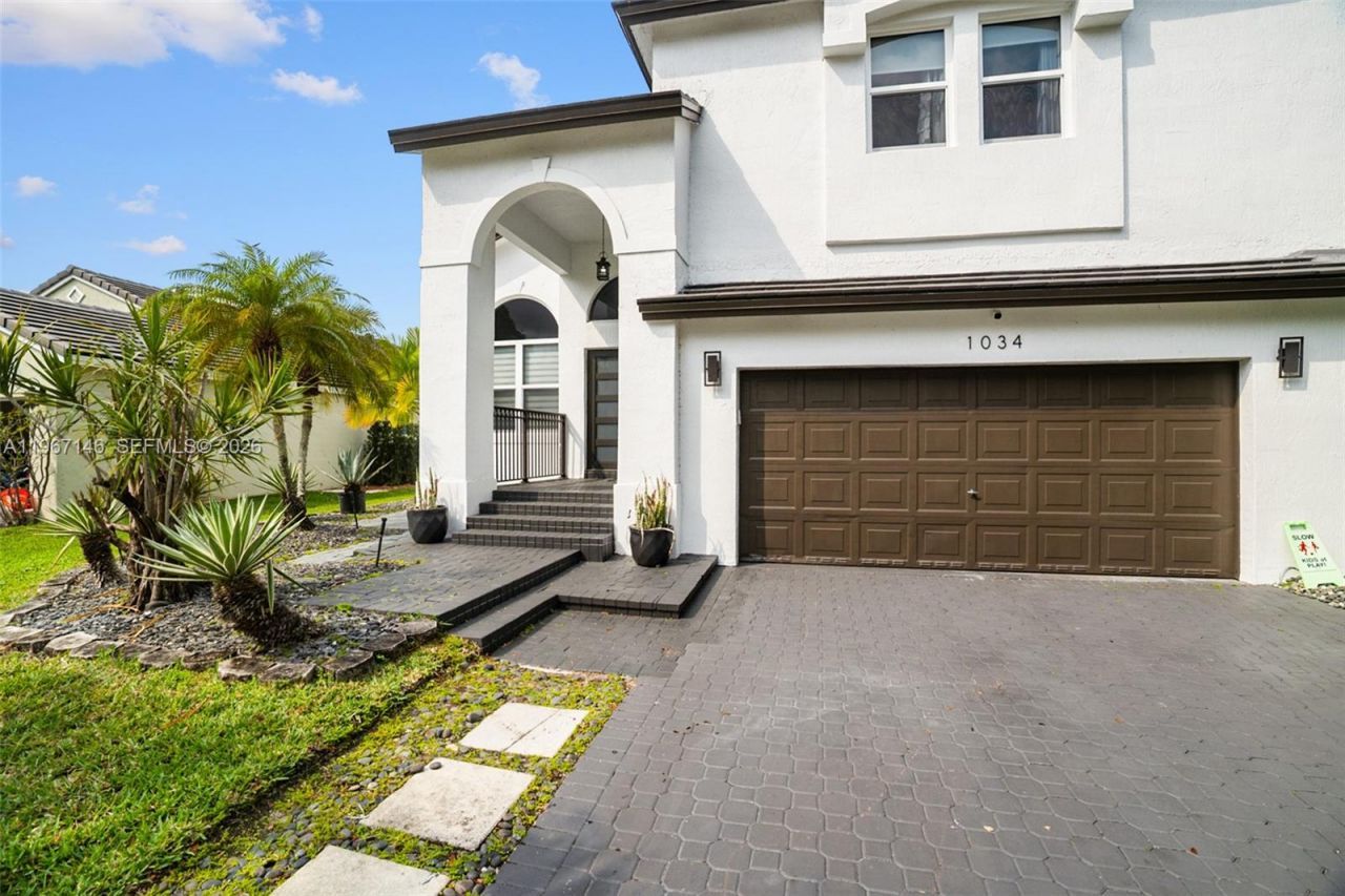 1034 NW 184th Way , Pembroke Pines, FL 33029 Photo