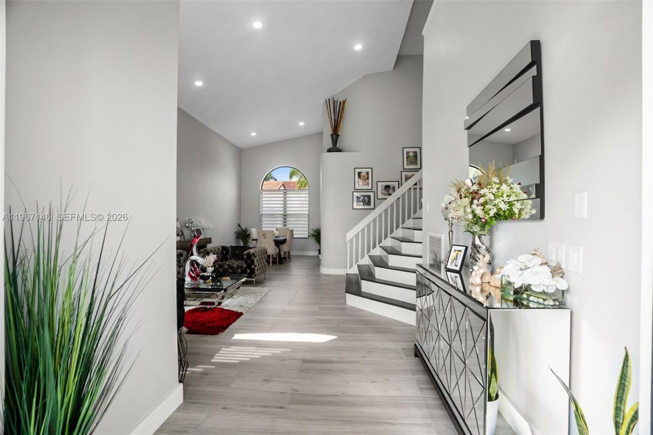 1034 NW 184th Way , Pembroke Pines, FL 33029 Photo