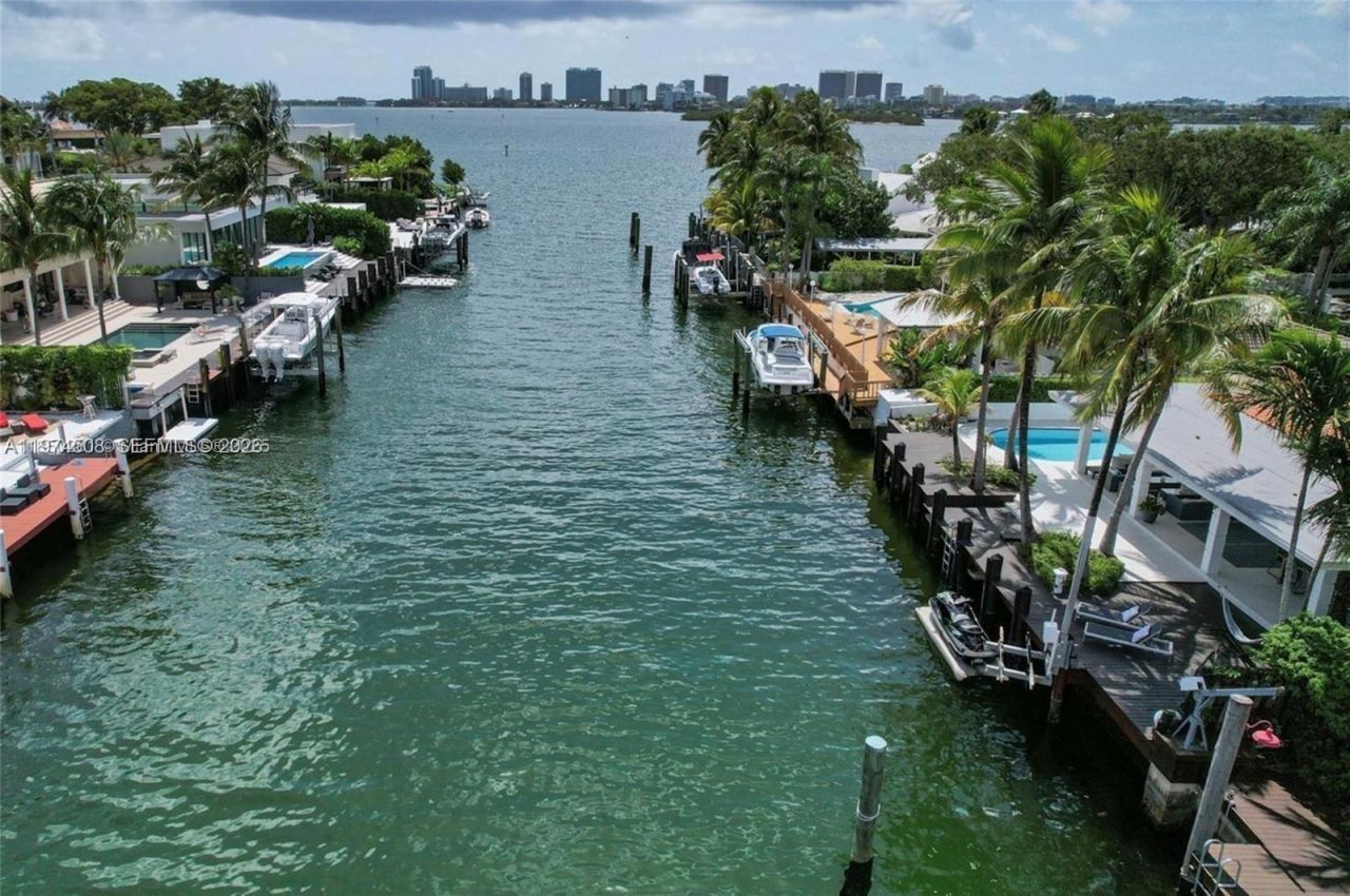 2341 Keystone Blvd , North Miami, FL 33181 Photo