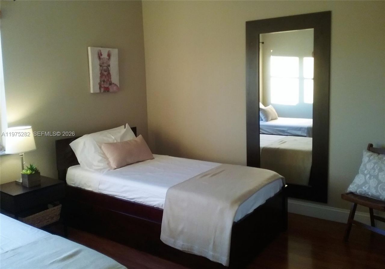 401 Golden Isles Dr , Unit 208, Hallandale Beach, FL 33009 Photo