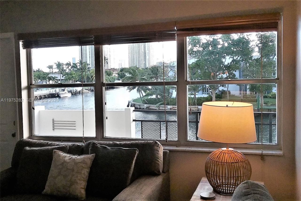 401 Golden Isles Dr , Unit 208, Hallandale Beach, FL 33009 Photo