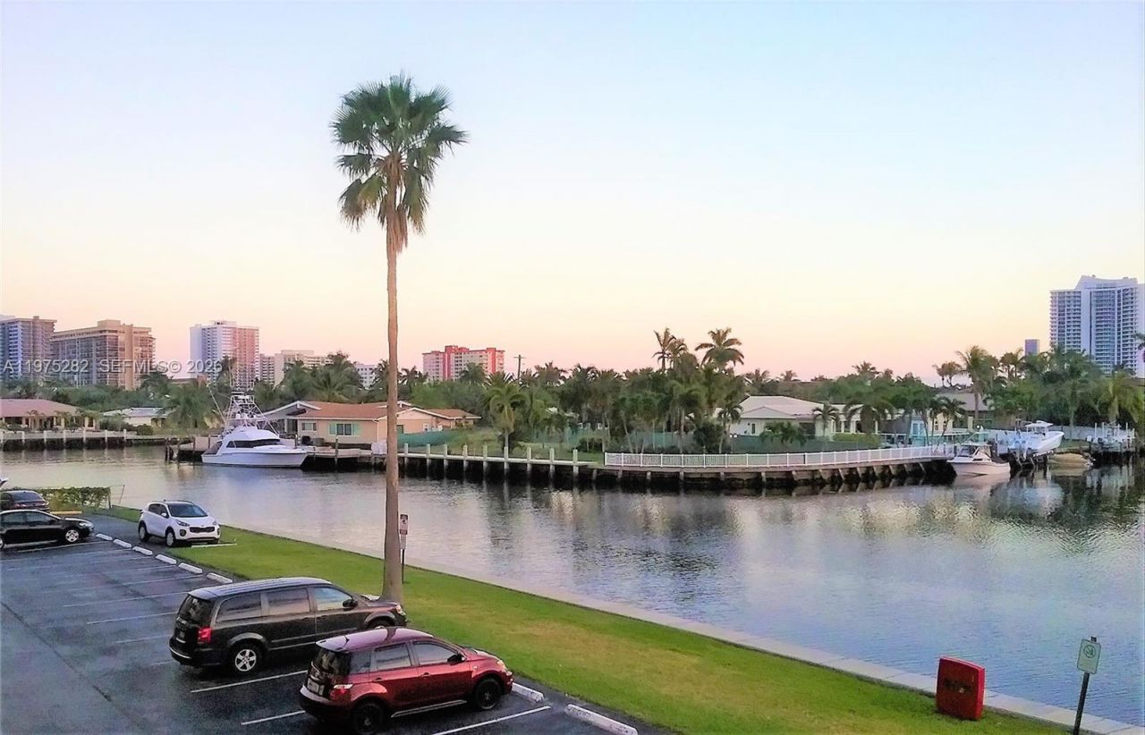 401 Golden Isles Dr , Unit 208, Hallandale Beach, FL 33009 Photo