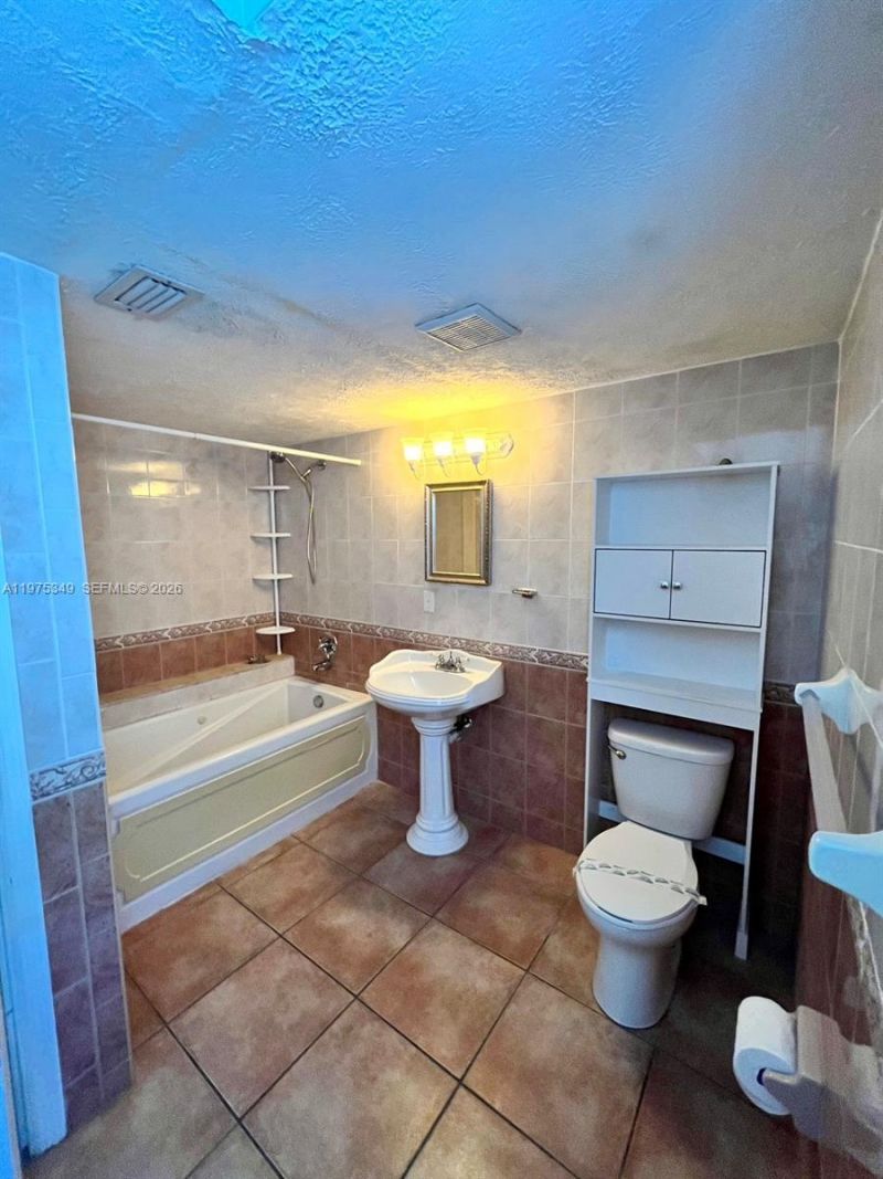 8075 SE Palm St , Unit 1, Hobe Sound, FL 33455 Photo