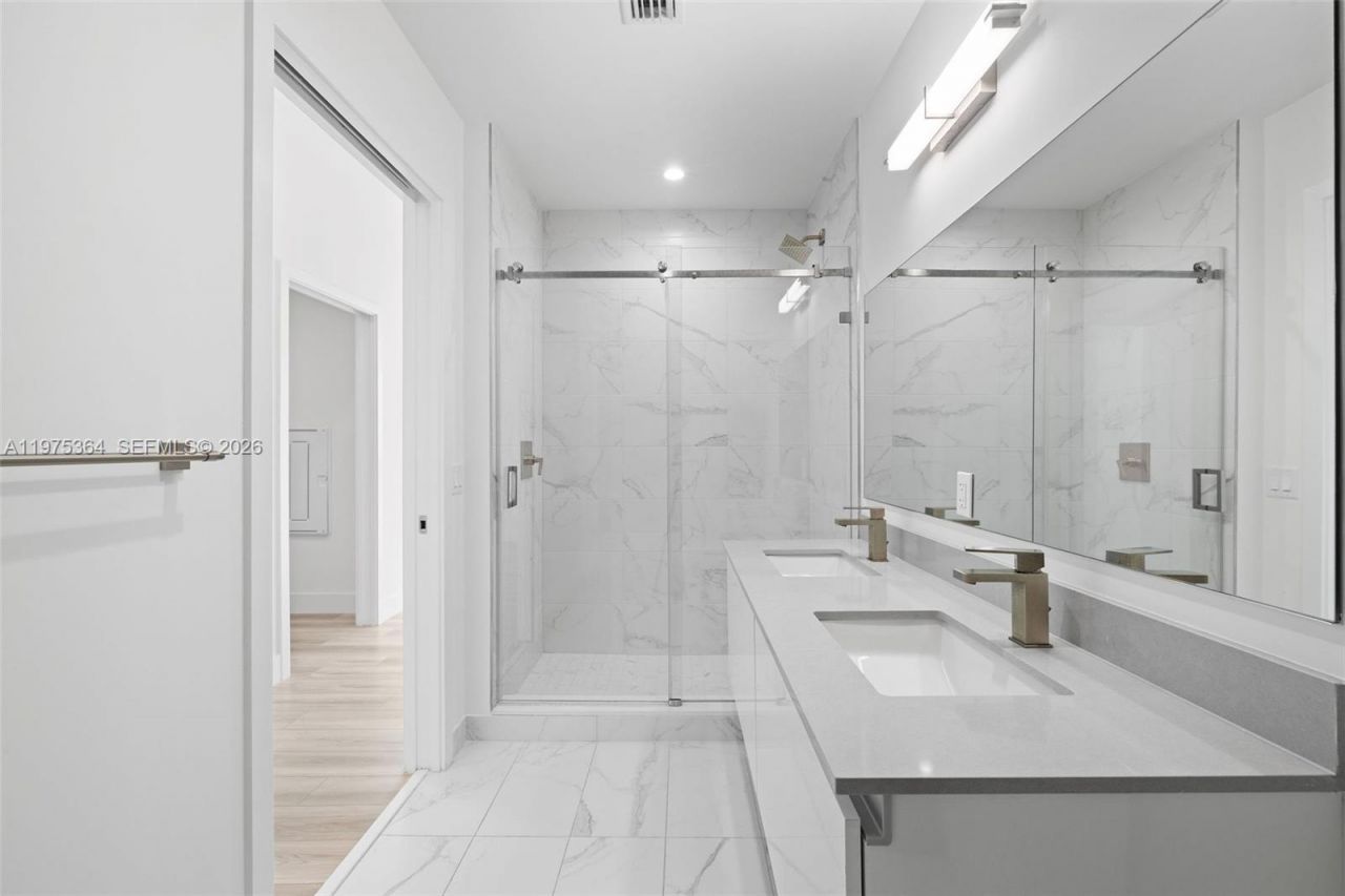 101 Diplomat Pkwy, Unit 1211, Hallandale Beach, FL 33009 Photo