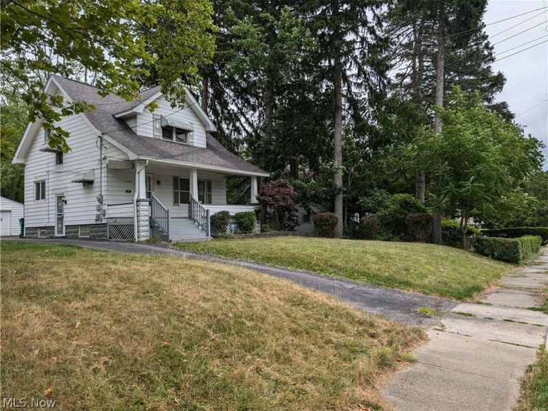 16029 Friend Avenue , Maple Heights, OH 44137 Photo 2