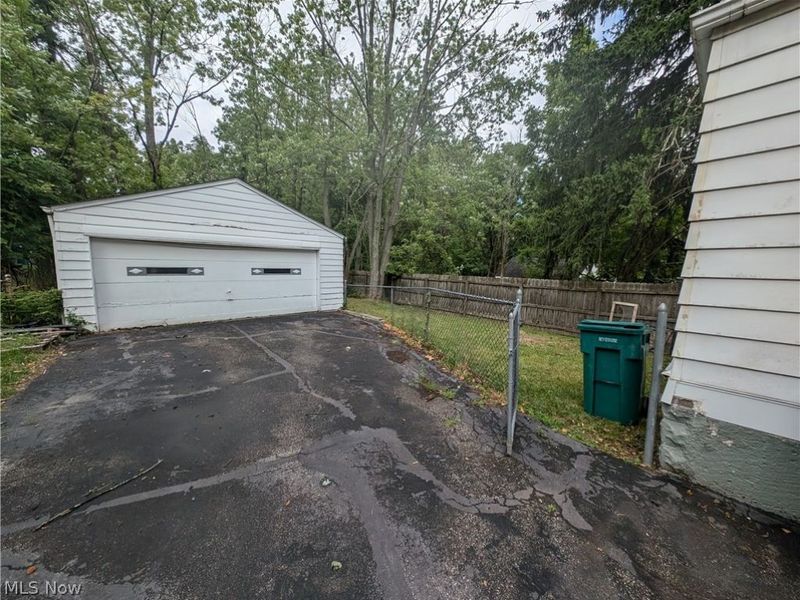 16029 Friend Avenue , Maple Heights, OH 44137 Photo 3