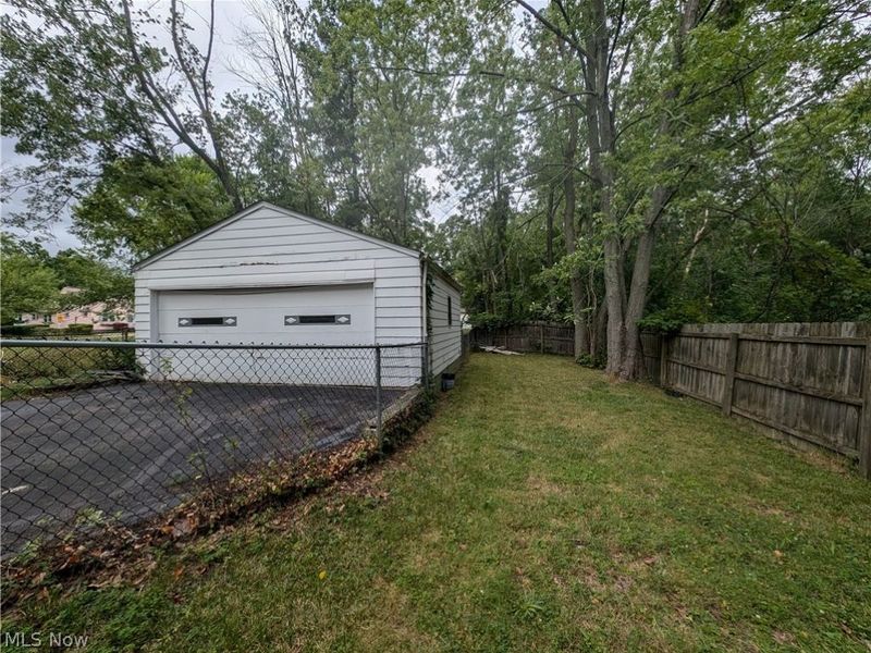 16029 Friend Avenue , Maple Heights, OH 44137 Photo 4