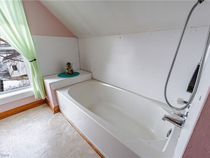 16352 and 16350 Nauvoo Rd , Middlefield, OH 44062 Photo 33