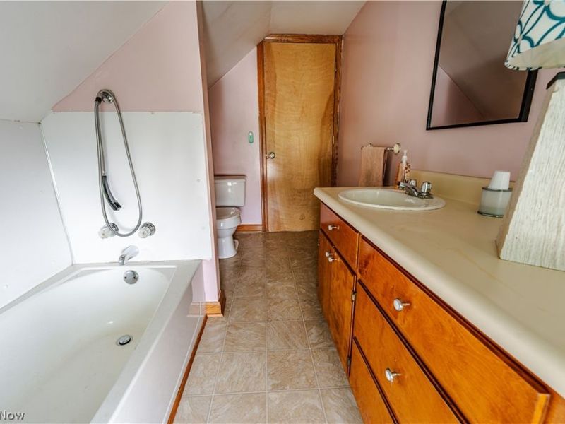 16352 and 16350 Nauvoo Rd , Middlefield, OH 44062 Photo 34