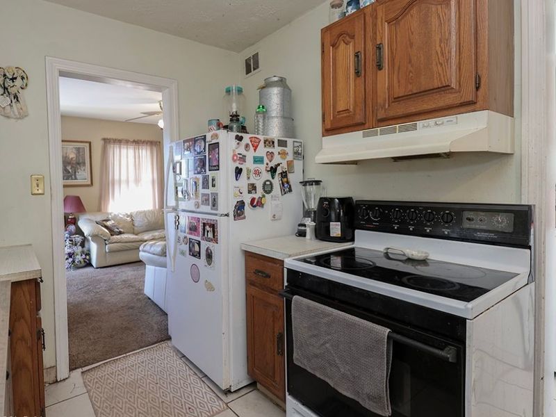 805 Clark Street, Elyria, OH 44035 Photo 9