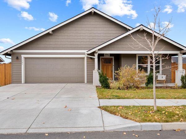 1797 NE 4th Street, Redmond, OR 97756
