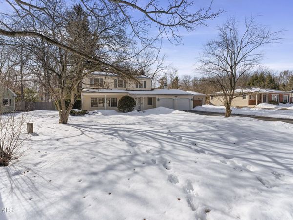 22 Bri Lan Avenue, East Greenbush, NY 12061