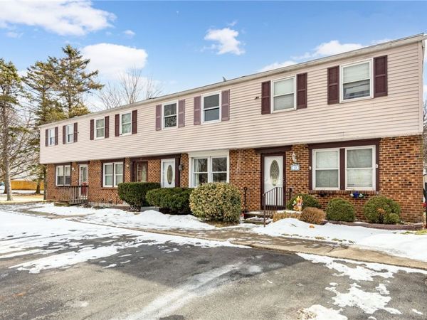 15 Farmbrook Drive, Farmington, NY 14425