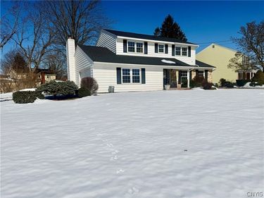 7 Berrywood Road , Liverpool, NY 13090