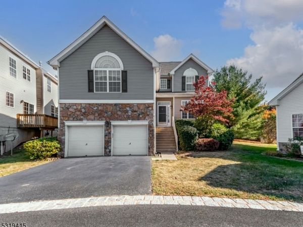 116 Winding Hill Dr, Mount Olive, NJ 07840