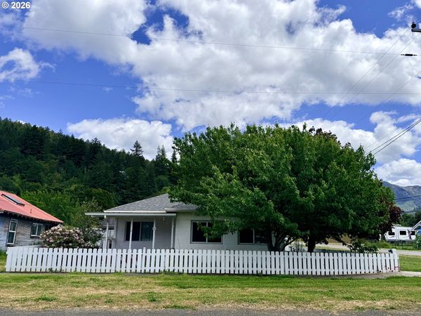 410 3RD AVE, Powers, OR 97466
