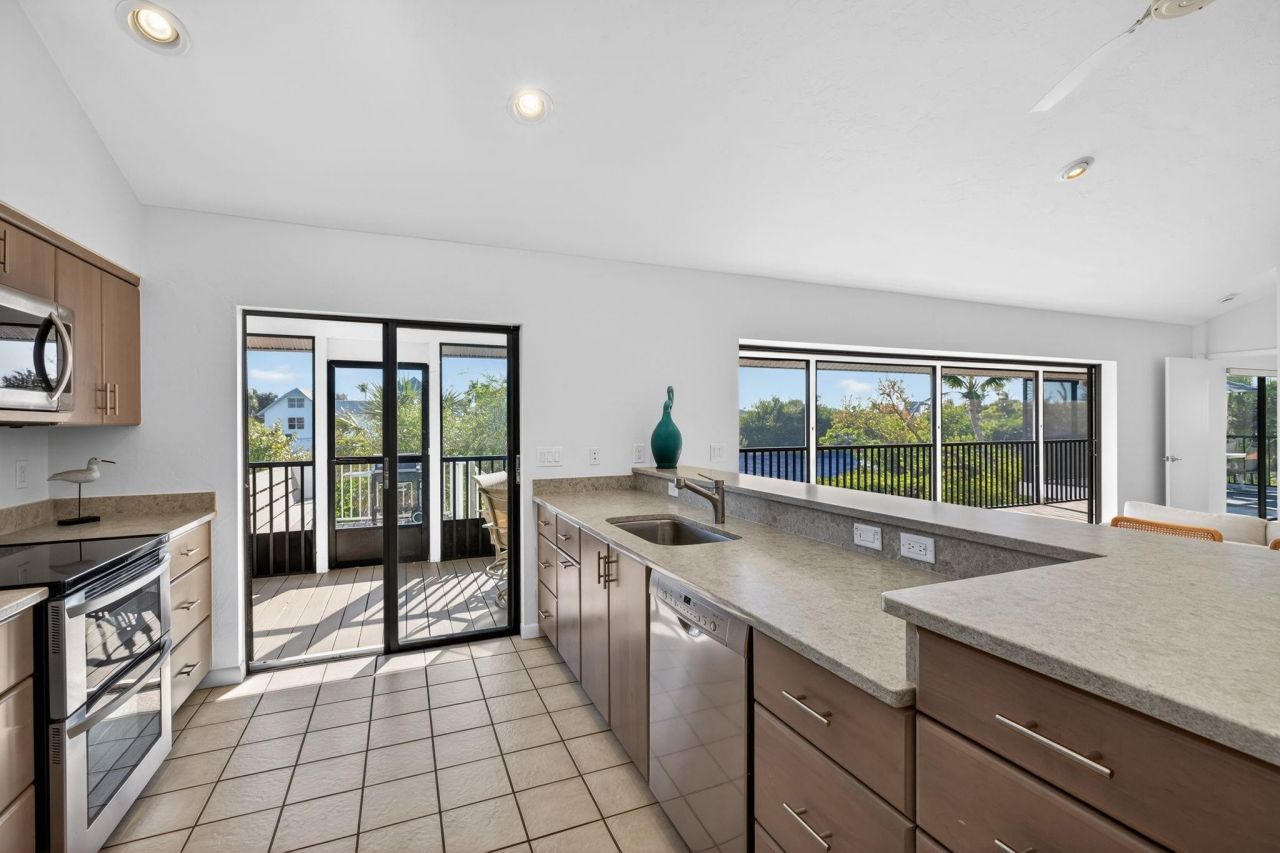 4562 Bowen Bayou Rd, Sanibel, FL 33957 Photo