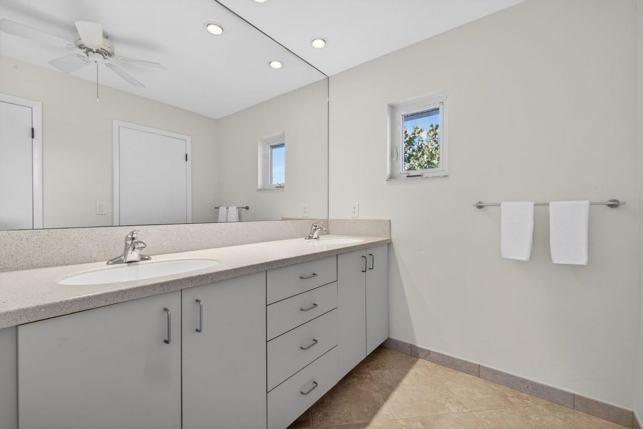 4562 Bowen Bayou Rd, Sanibel, FL 33957 Photo