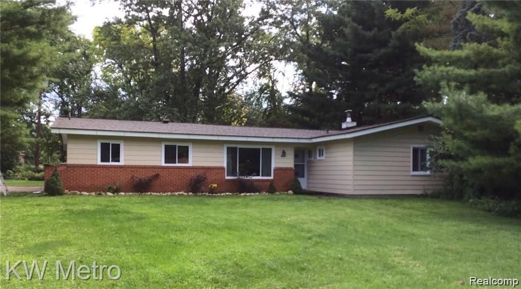 1755 Wellington Avenue, Bloomfield Hills, MI 48302 Main Photo