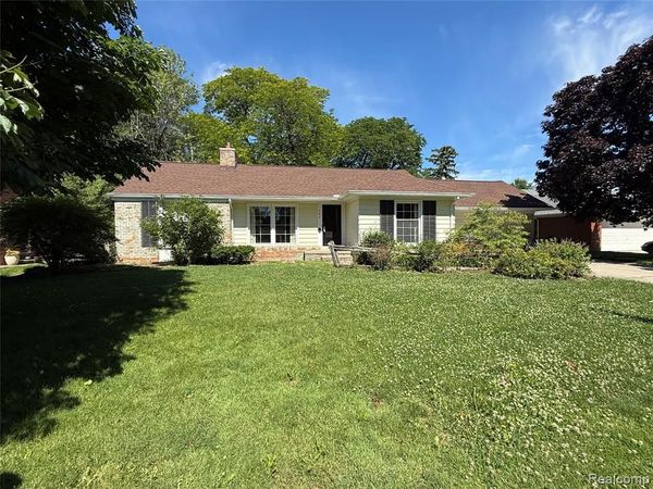 489 Chalfonte Avenue, Grosse Pointe Farms, MI 48236