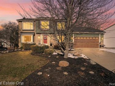 564 Dorchester Way, Milford Vlg, MI 48381