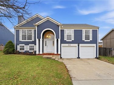 2616 SW Winchester Drive, Lee's Summit, MO 64063