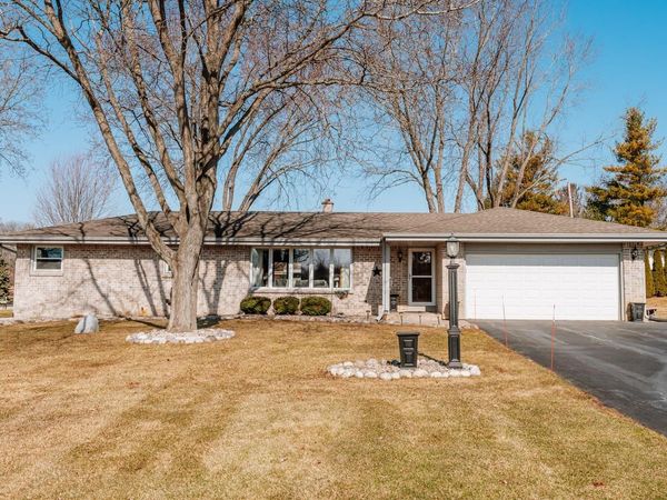 14530 Lindsay DRIVE, Brookfield, WI 53005