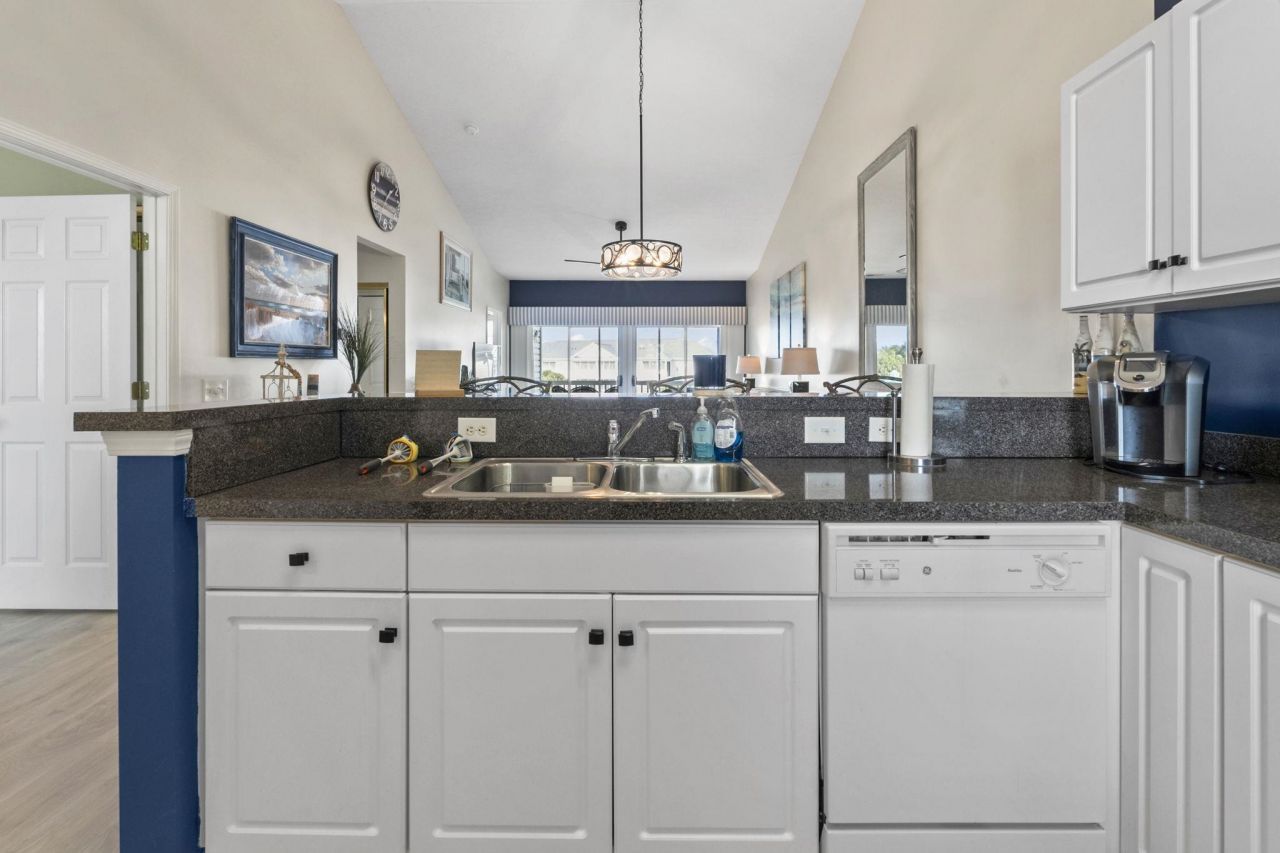 901 West Port Dr.  Photo 7