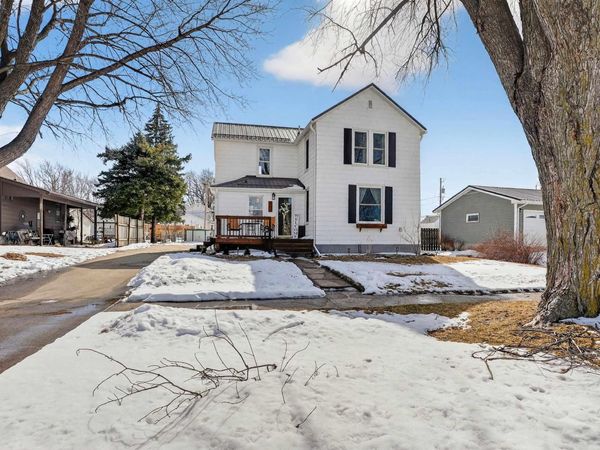 106 Clark Street, Reinbeck, IA 50669