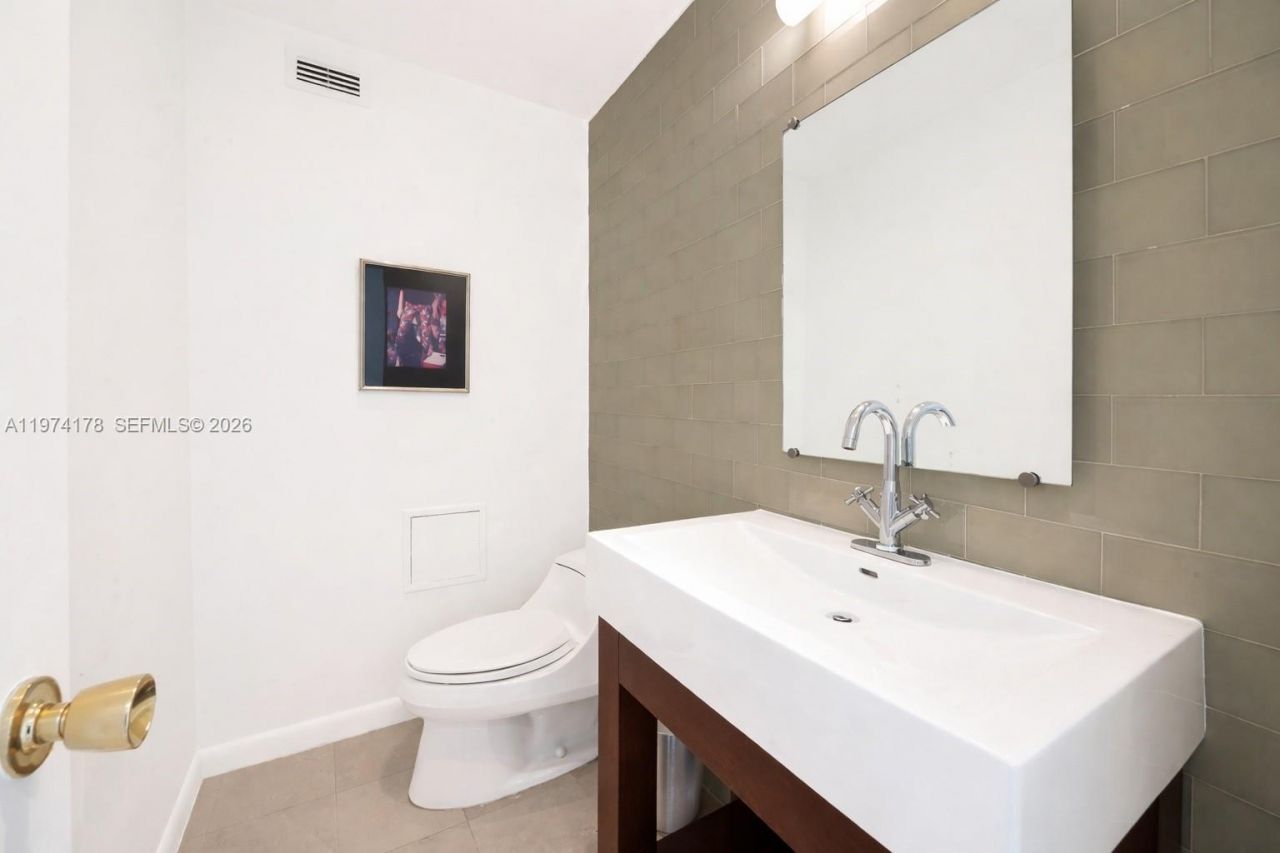 4925 Collins Ave , Unit 8G, Miami Beach, FL 33140 Photo