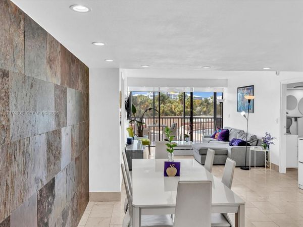 20335 W Country Club Dr , Unit 310, Aventura, FL 33180