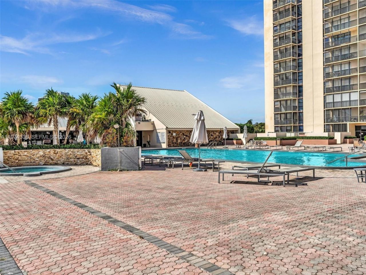 20335 W Country Club Dr, Unit 310, Aventura, FL 33180 Photo