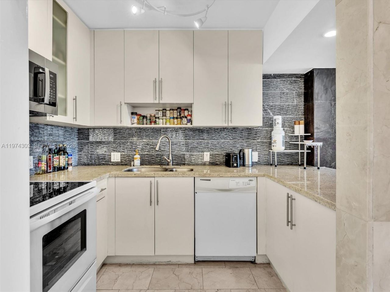 20335 W Country Club Dr, Unit 310, Aventura, FL 33180 Photo