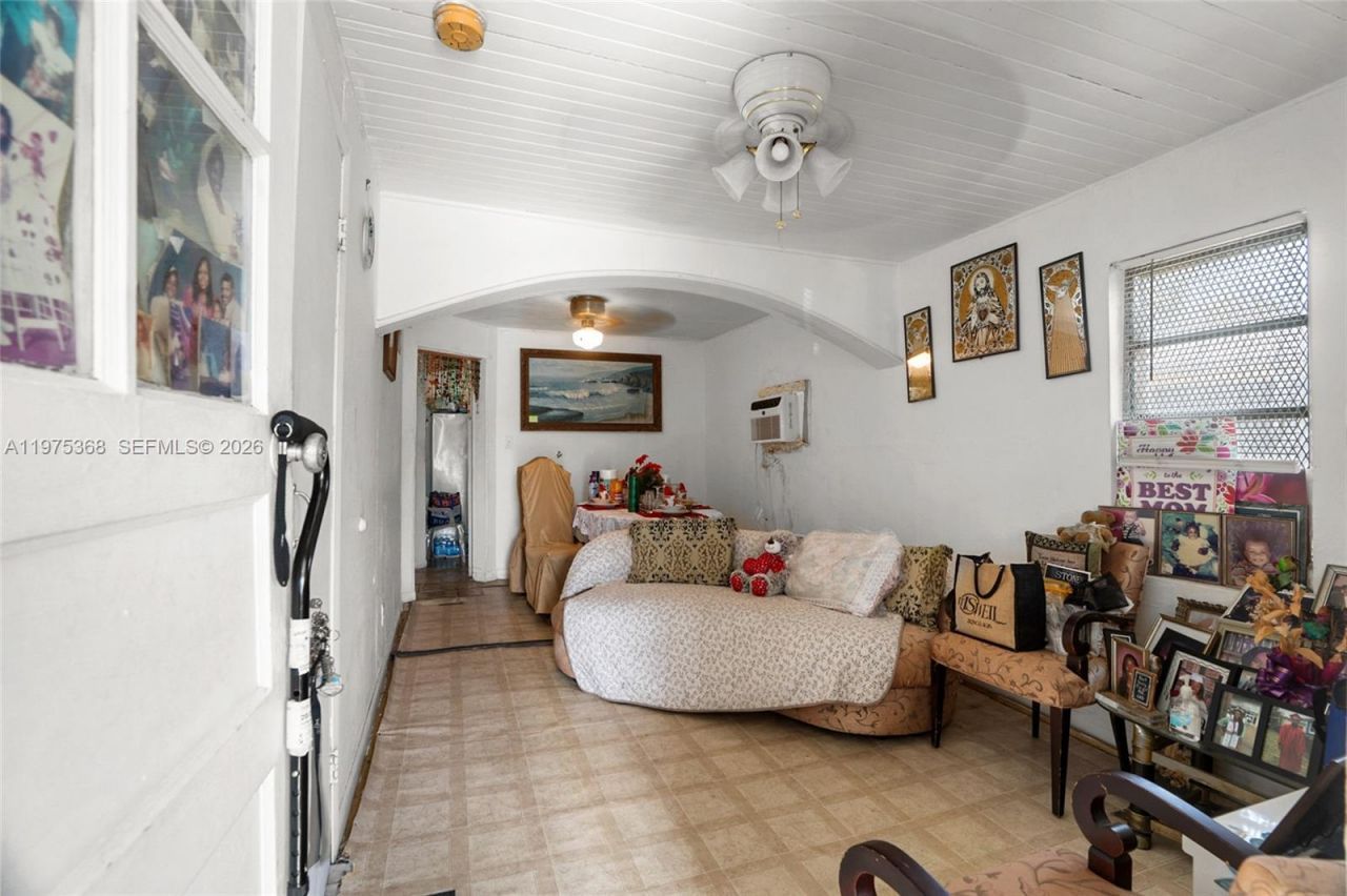 1733 NW 66th St, Miami, FL 33147 Photo