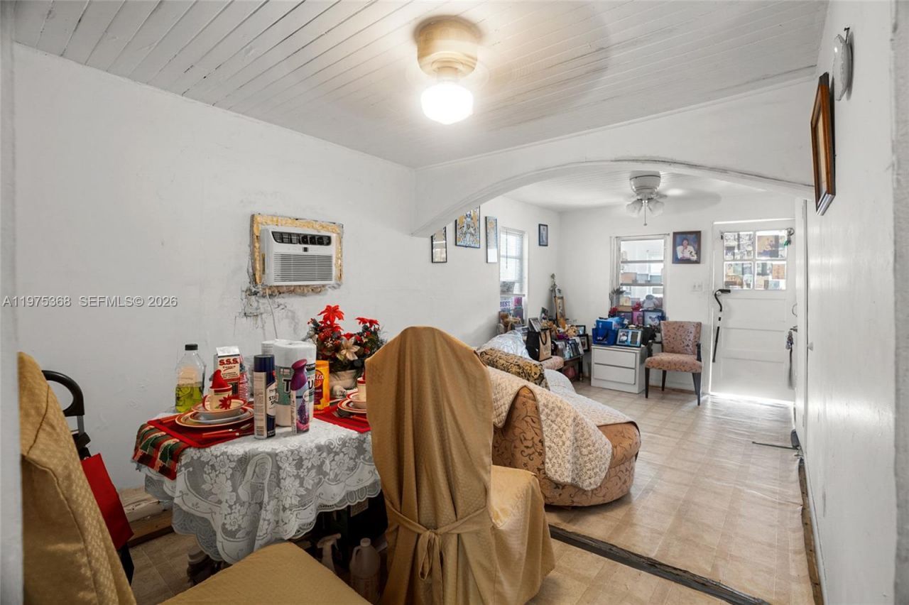 1733 NW 66th St, Miami, FL 33147 Photo