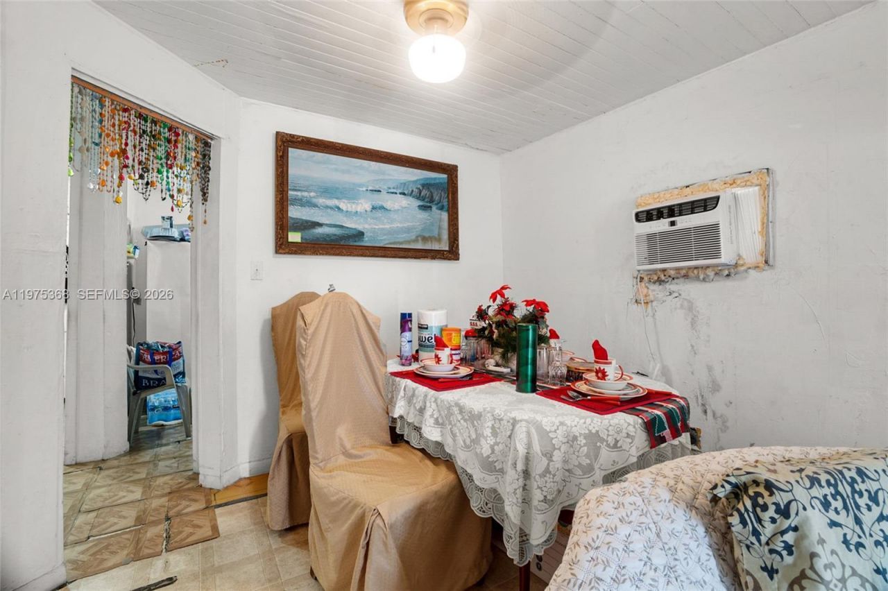 1733 NW 66th St, Miami, FL 33147 Photo