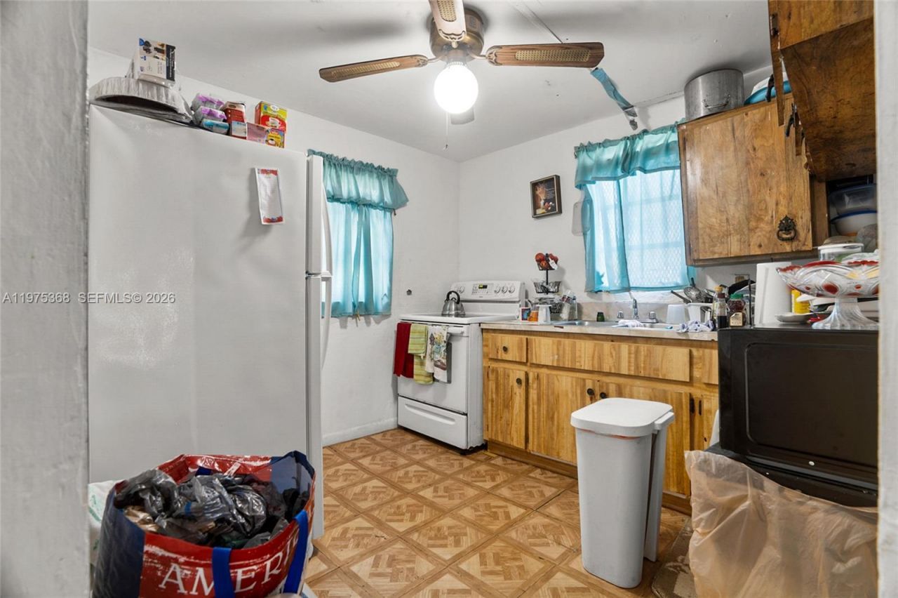 1733 NW 66th St, Miami, FL 33147 Photo