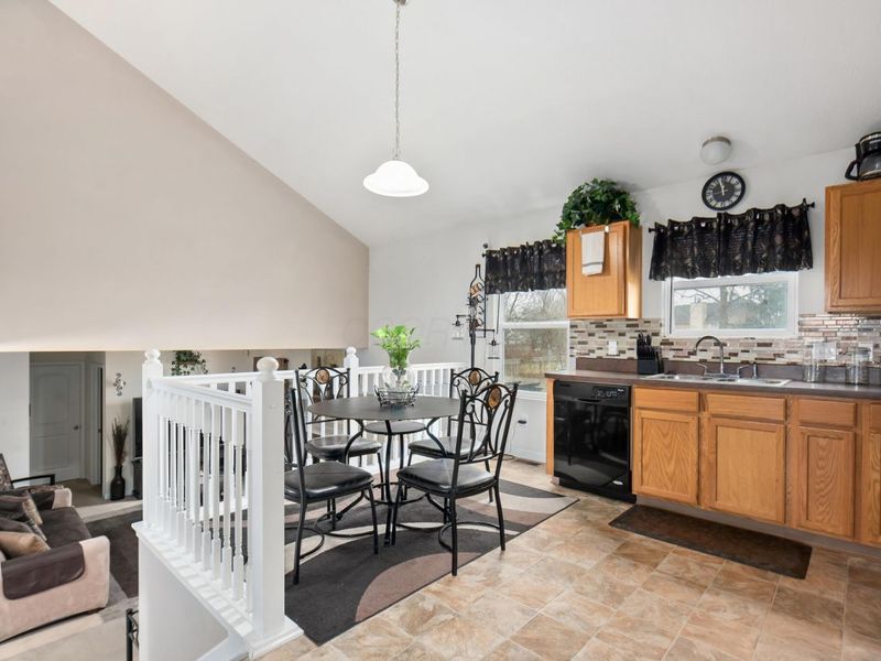 7197 Serenoa Drive, Reynoldsburg, OH 43068 Photo 10