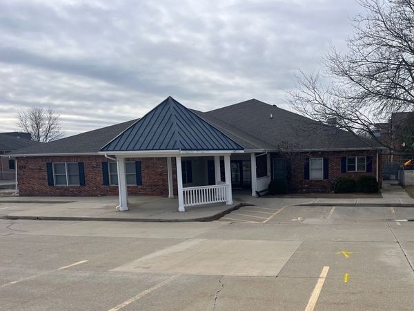 212 Williamsburg Drive , Bloomington, IL 61704