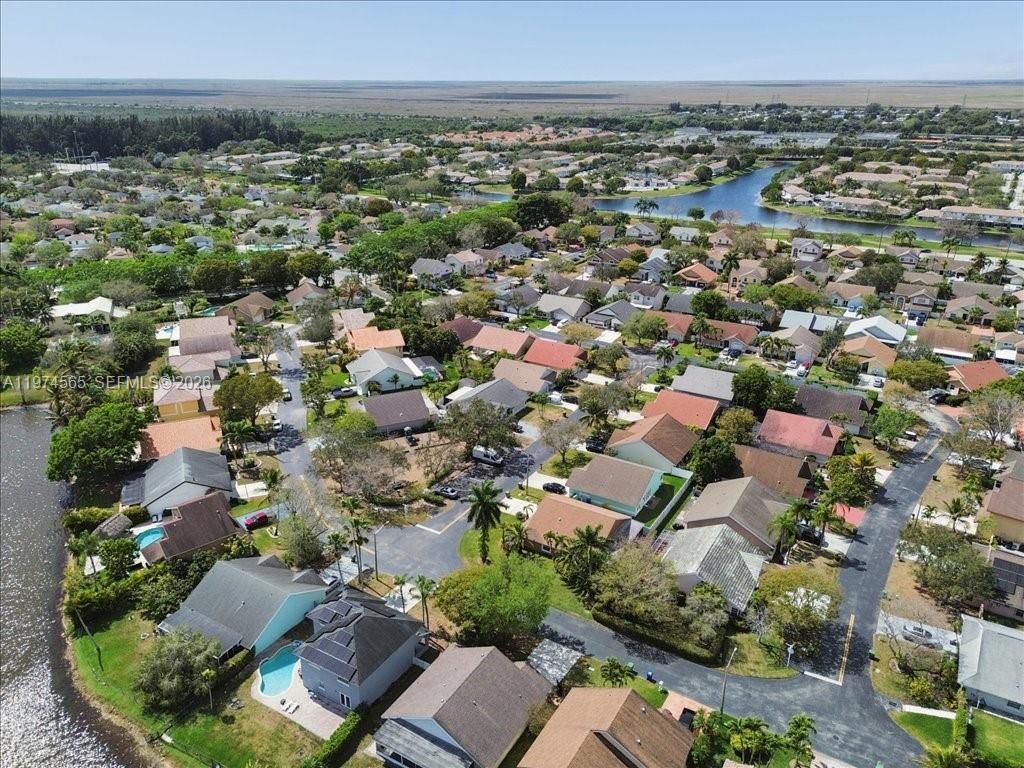 611 NW 205th Ave, Pembroke Pines, FL 33029 Photo