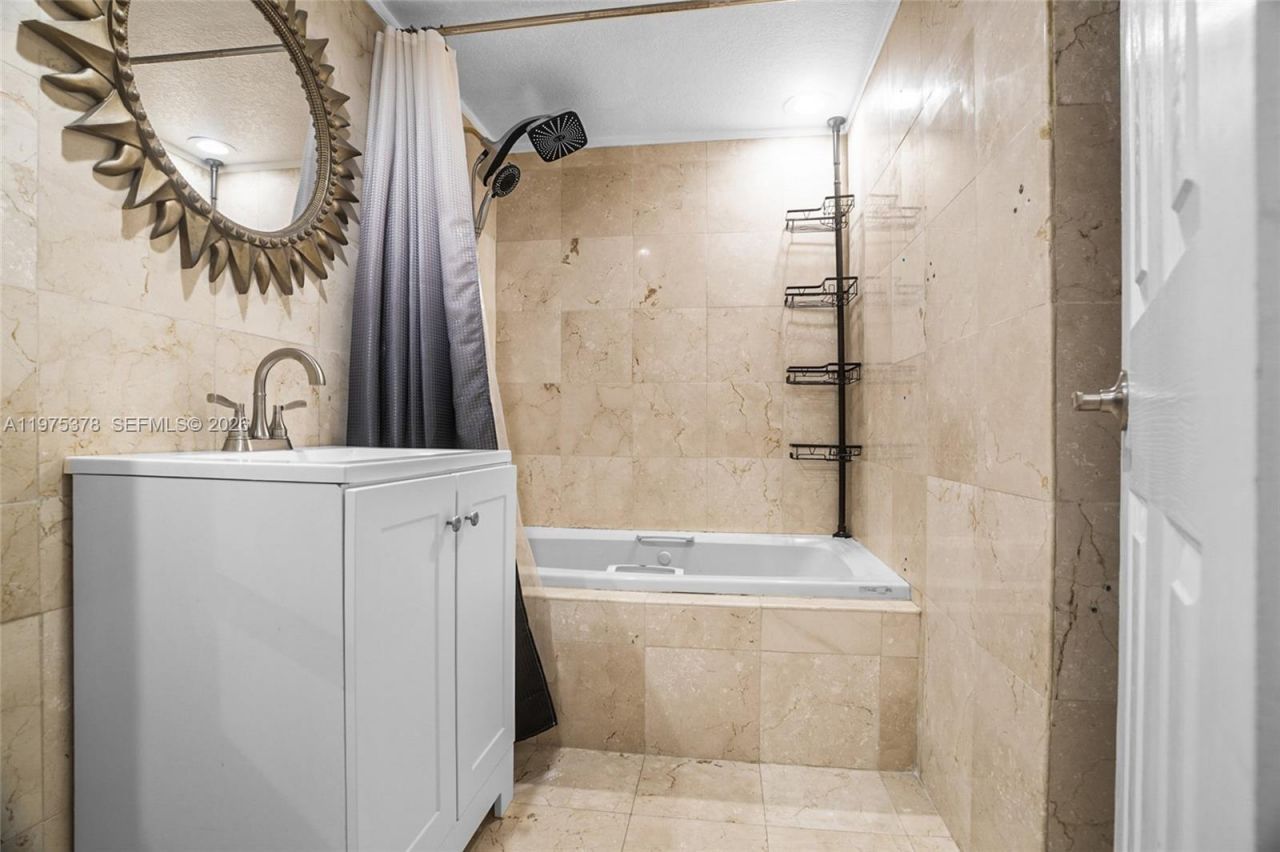 879 Twin Lakes Dr, Unit 1-B, Coral Springs, FL 33071 Photo