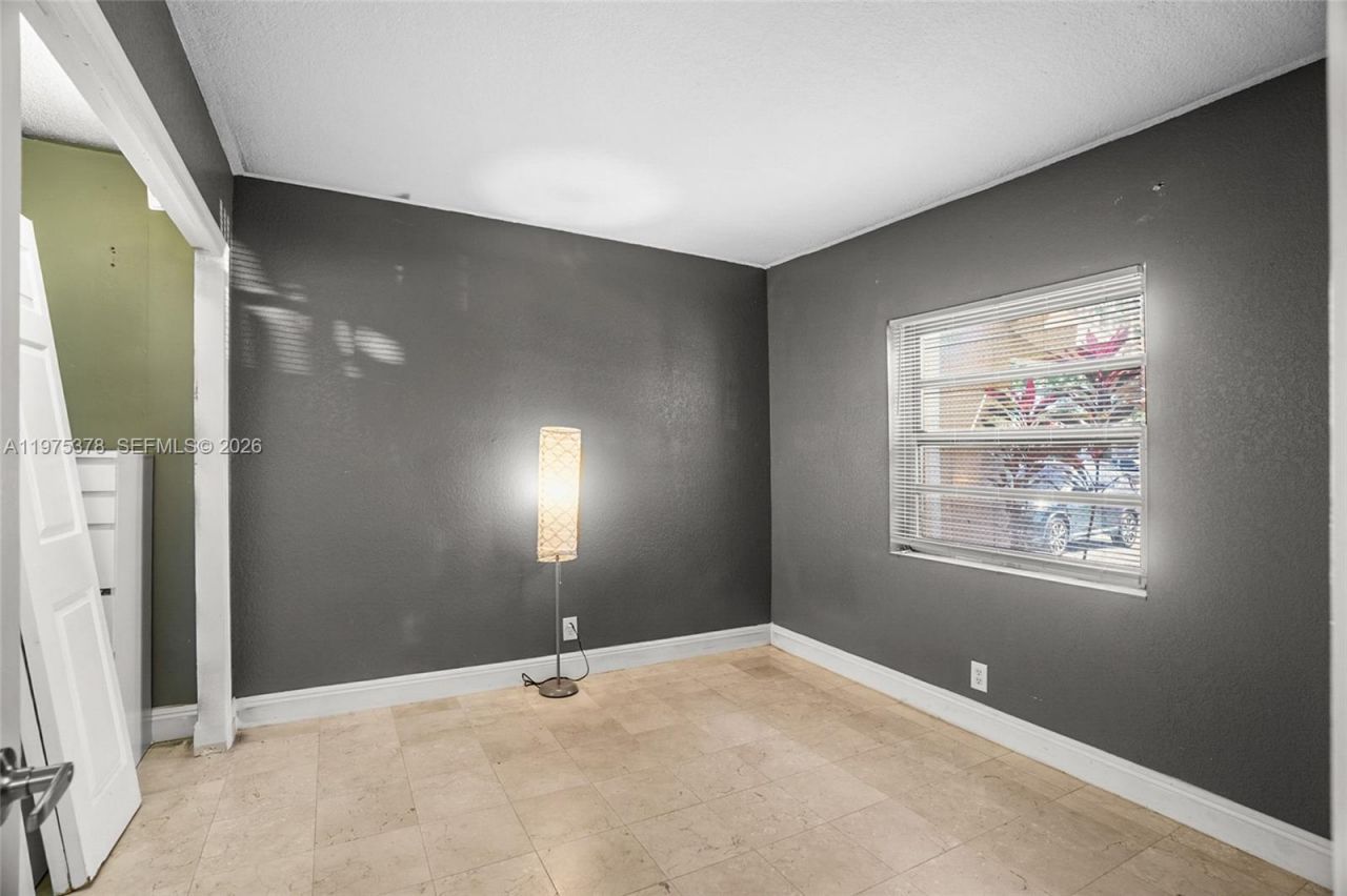 879 Twin Lakes Dr, Unit 1-B, Coral Springs, FL 33071 Photo