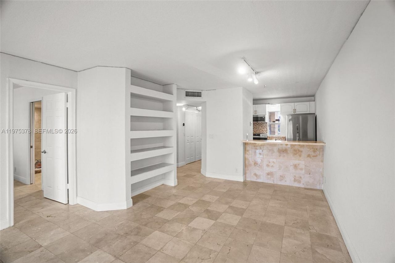 879 Twin Lakes Dr, Unit 1-B, Coral Springs, FL 33071 Photo