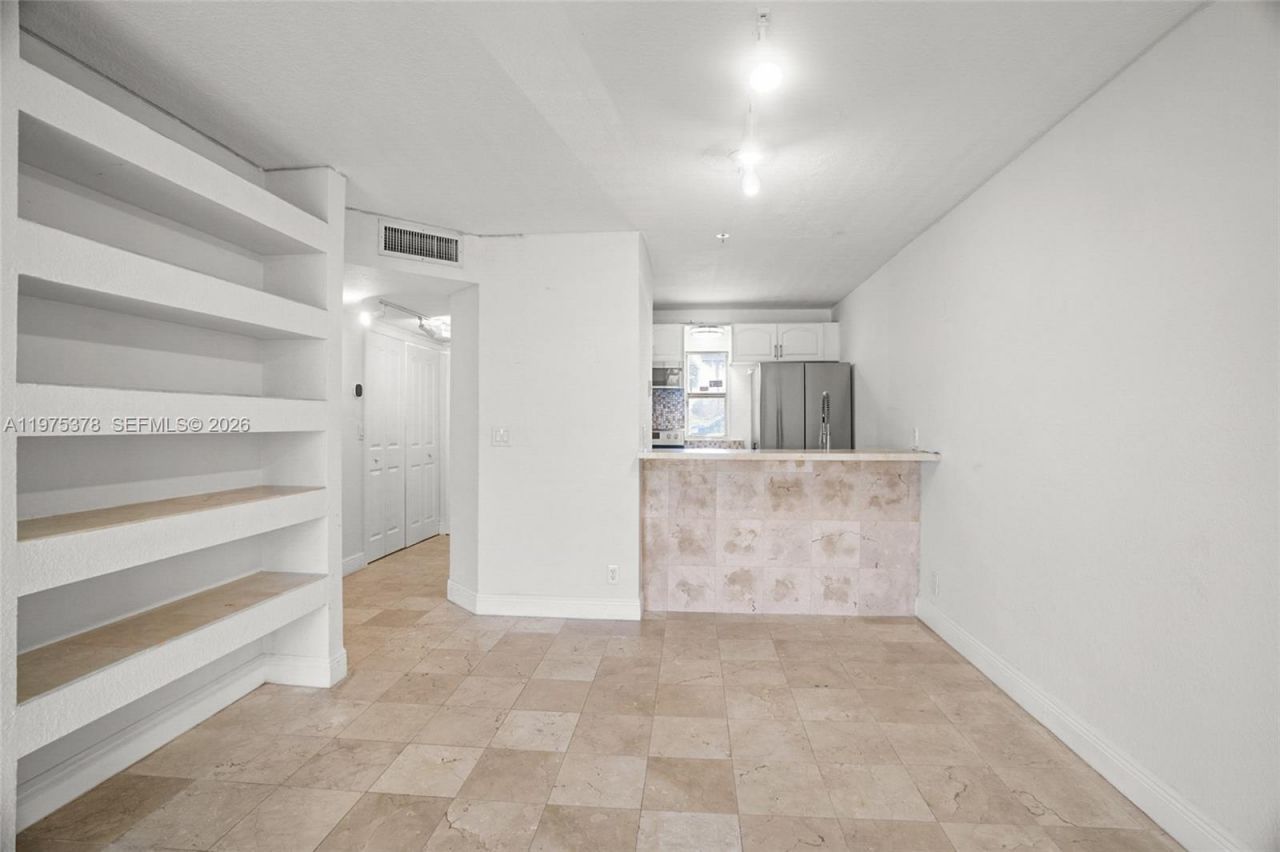 879 Twin Lakes Dr, Unit 1-B, Coral Springs, FL 33071 Photo