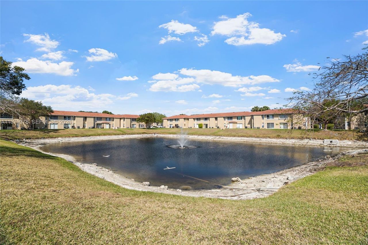 879 Twin Lakes Dr, Unit 1-B, Coral Springs, FL 33071 Photo