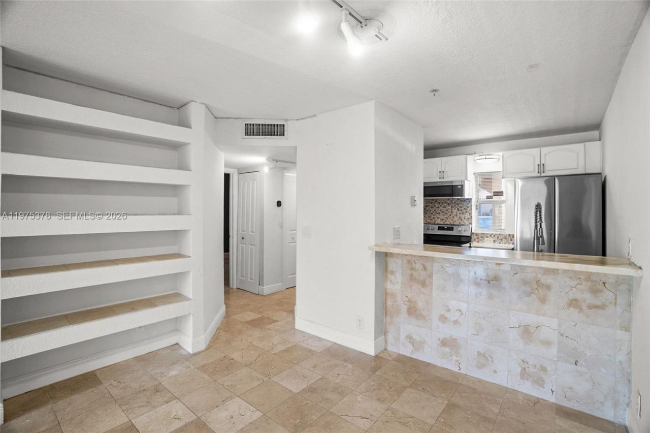 879 Twin Lakes Dr, Unit 1-B, Coral Springs, FL 33071 Photo