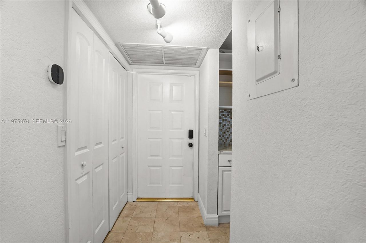 879 Twin Lakes Dr, Unit 1-B, Coral Springs, FL 33071 Photo